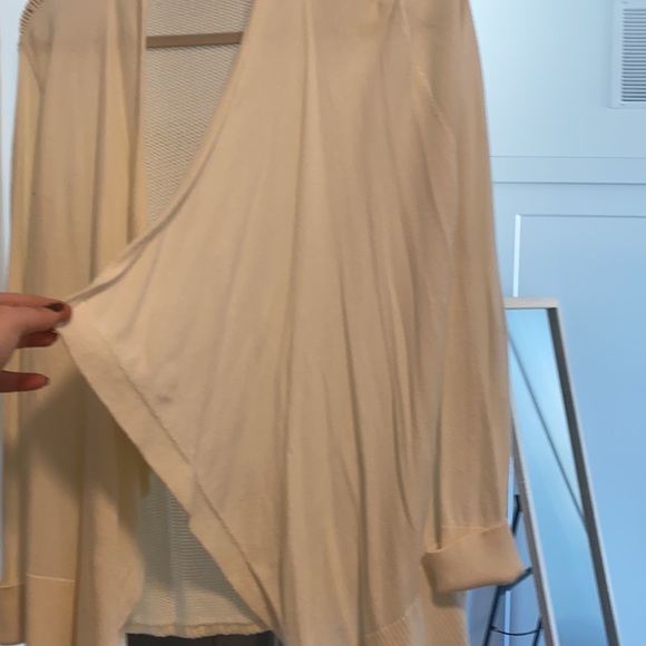 Cream colored draped cardigan - Picture 3 of 3